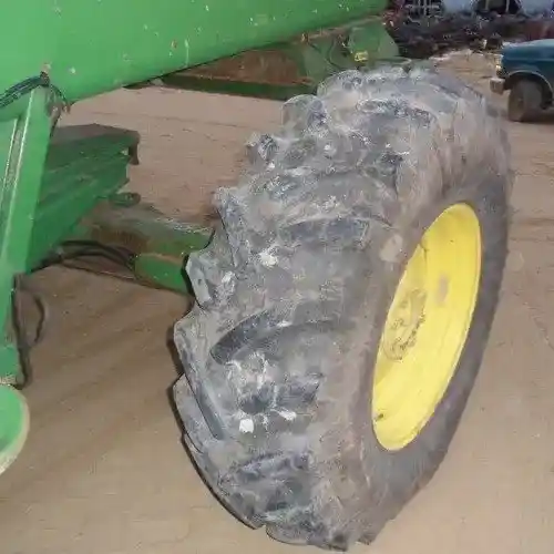 Used John Deere 7720 Axle, Rear Wheel Assist