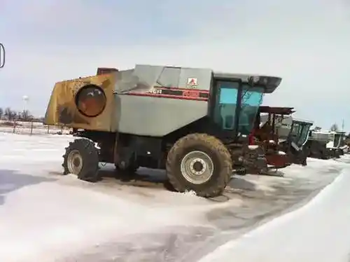 Used Gleaner R62 Combine Parts